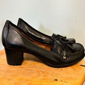 Naturalizer Loafer with Heel, Women's Size 6.5 Black